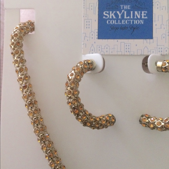 Skyline Collection necklace and earring set - Picture 2 of 3